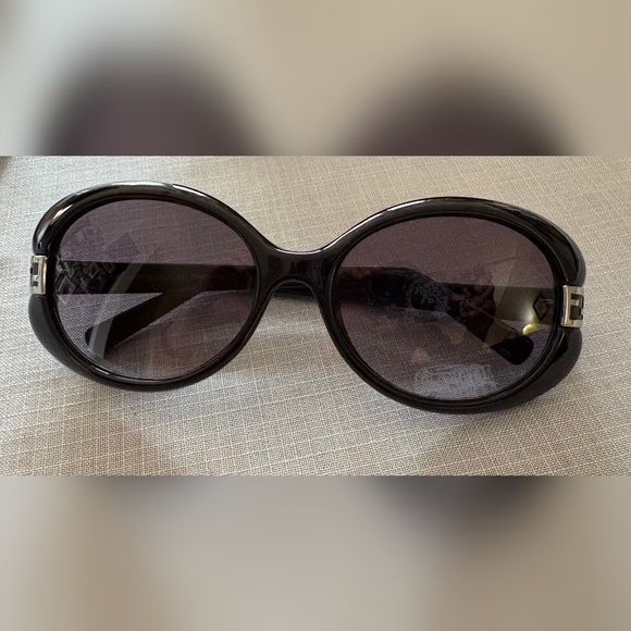 Fendi Black Sunglasses with Textured Temples and Silver Accents - Picture 3 of 9